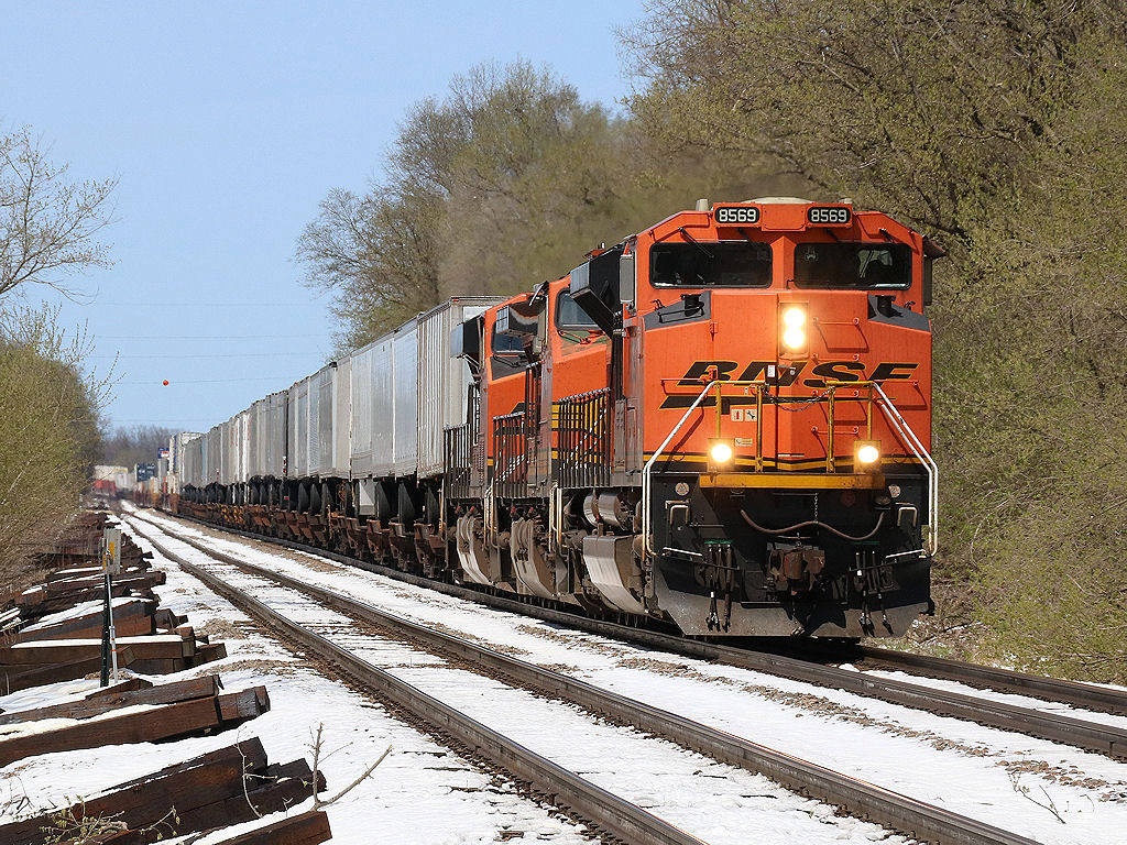 BNSF 8569